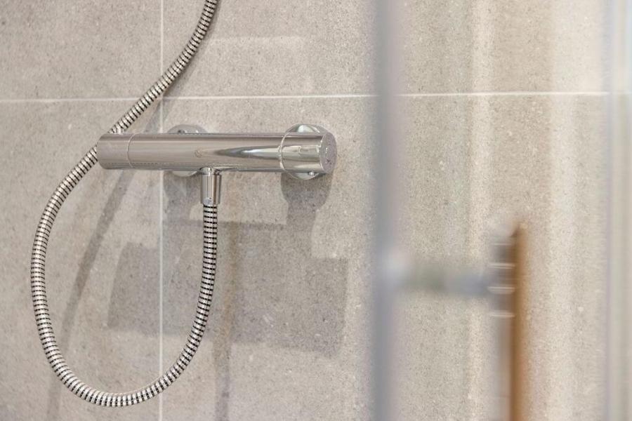 24, (With Sunroom), Camowen