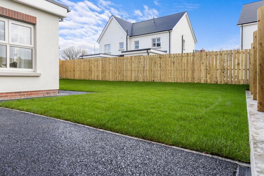 24, (With Sunroom), Camowen