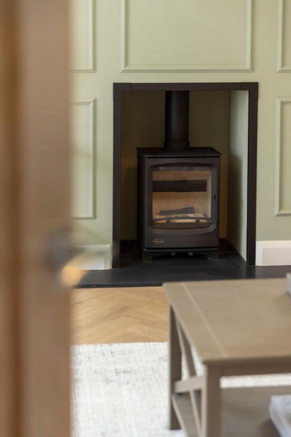 24, (With Sunroom), Camowen