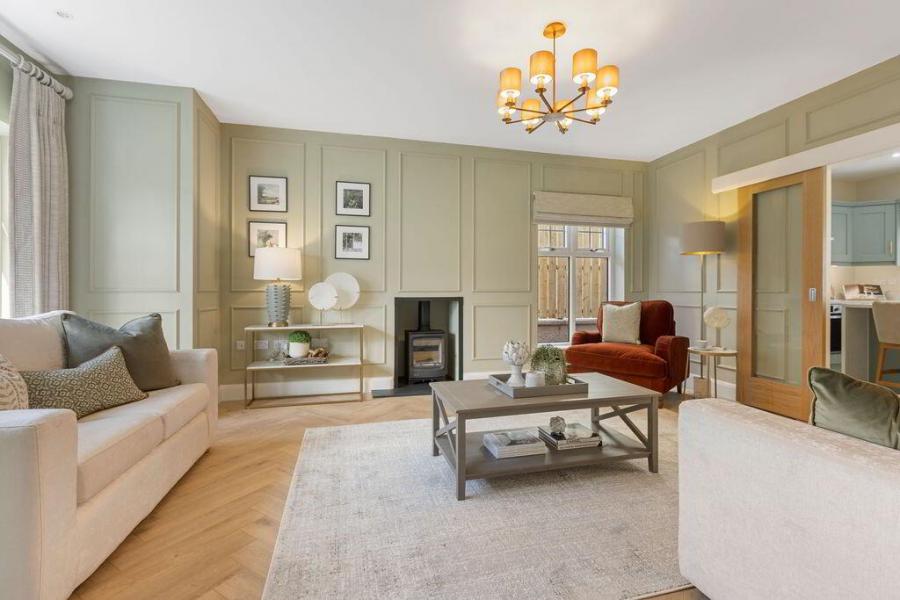 24, (With Sunroom), Camowen