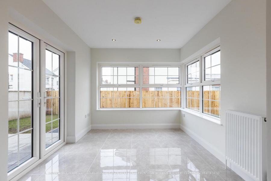 100, (With Sunroom), Camowen