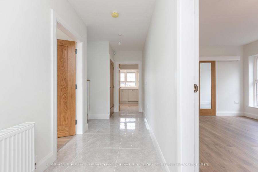 100, (With Sunroom), Camowen