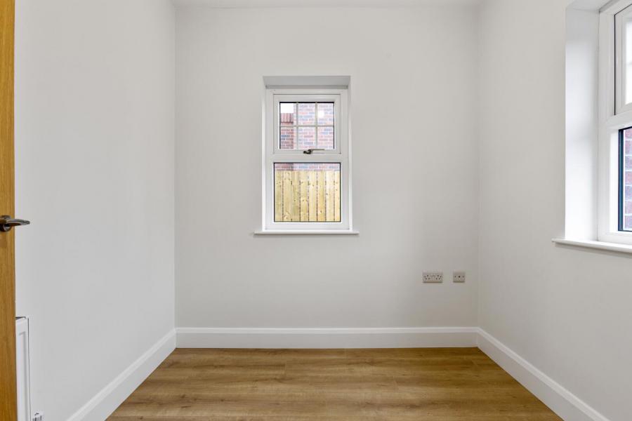 21, (With Sunroom), Camowen