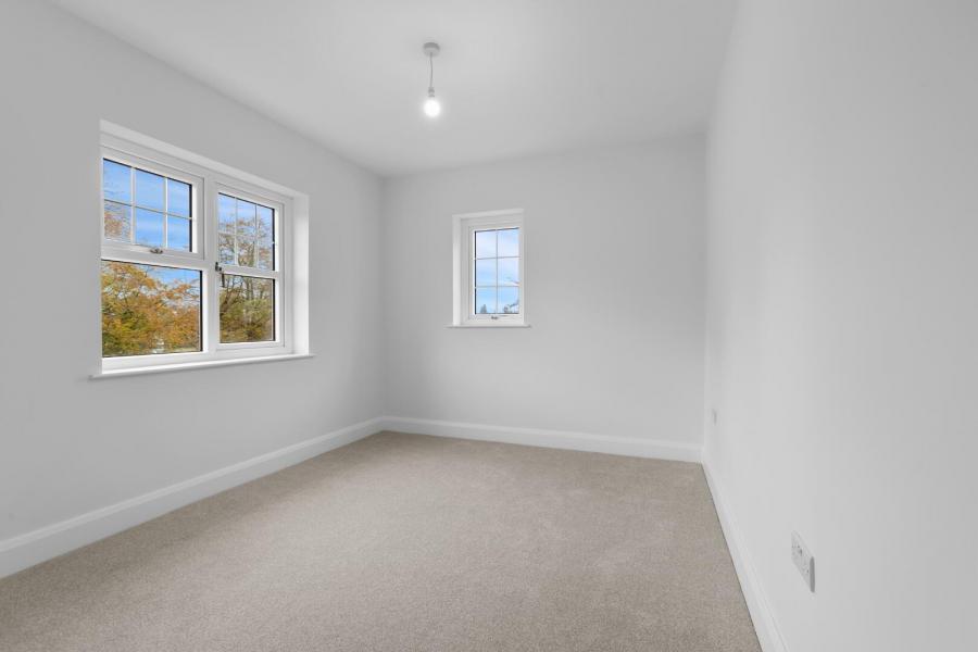 21, (With Sunroom), Camowen