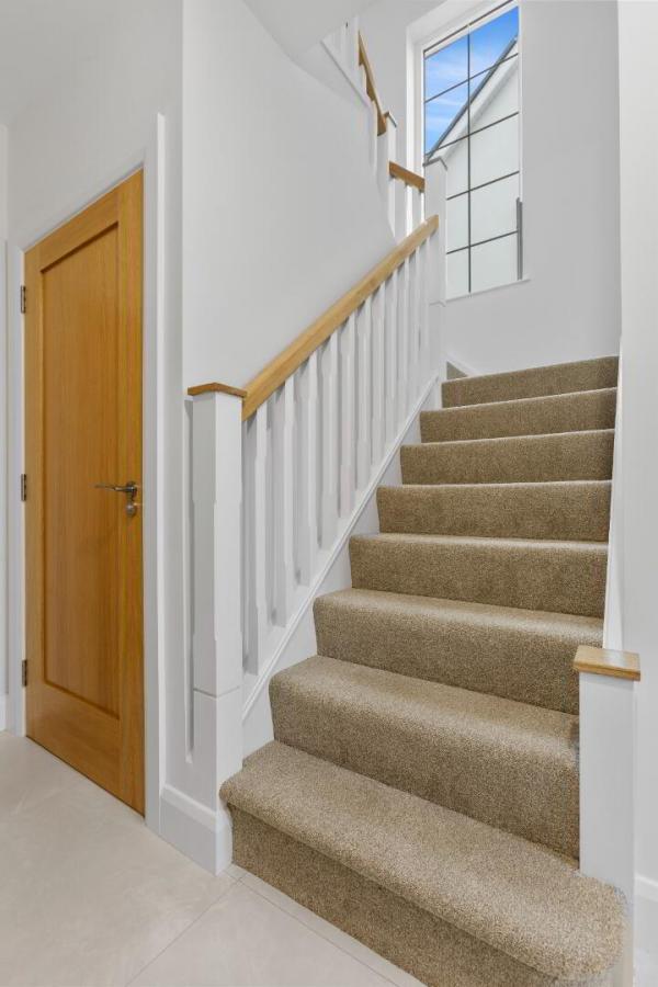 21, (With Sunroom), Camowen