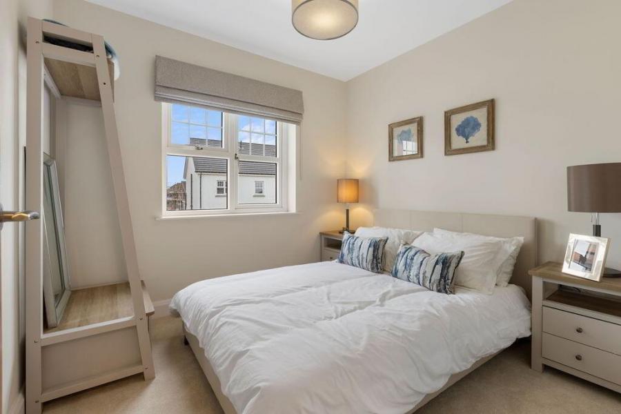 23, (With Sunroom), Camowen