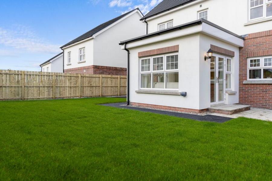 23, (With Sunroom), Camowen