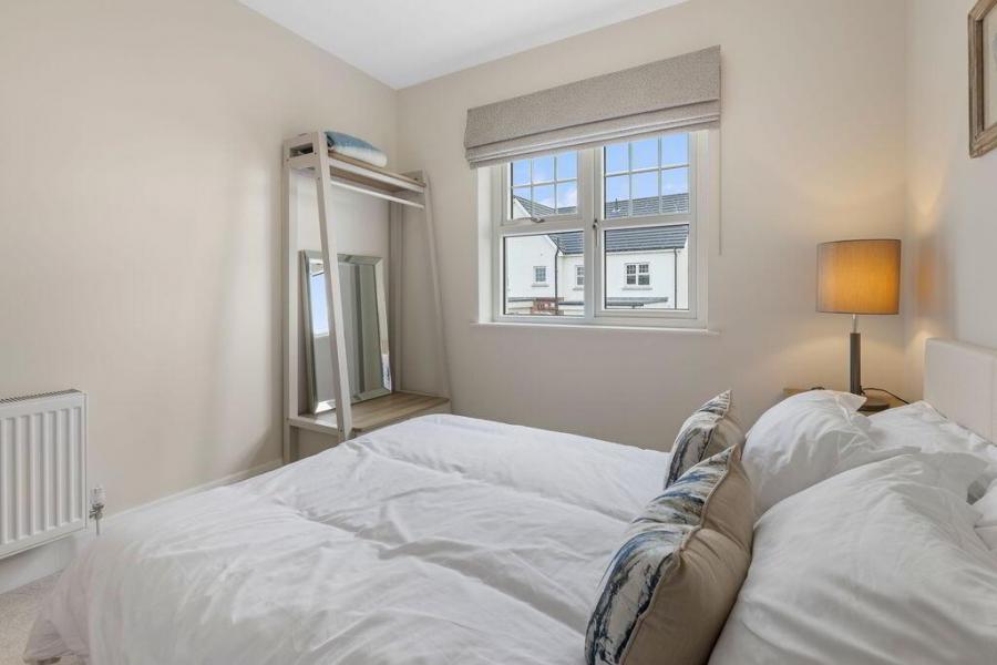 22, (With Sunroom), Camowen