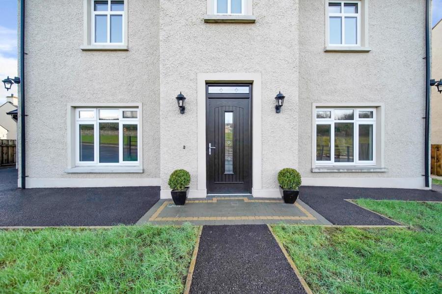 6, Corradinna Lane