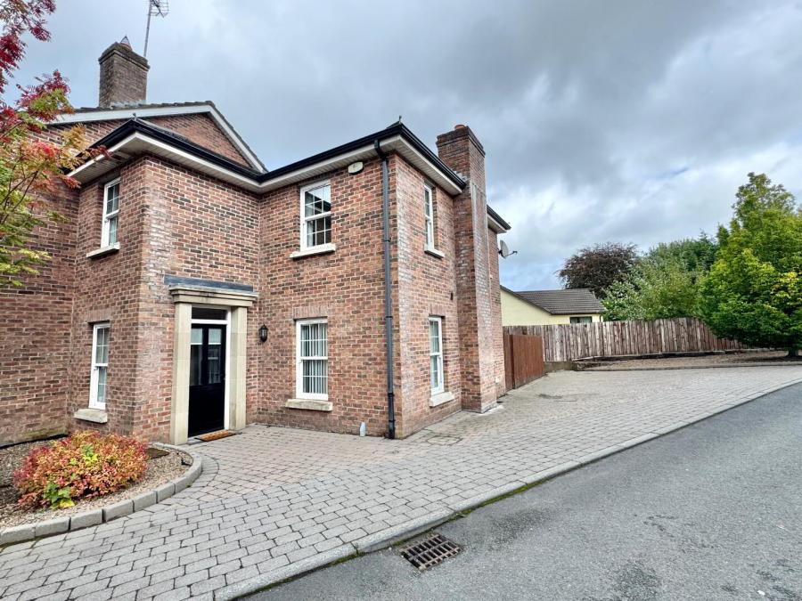 5 Camowen Mews