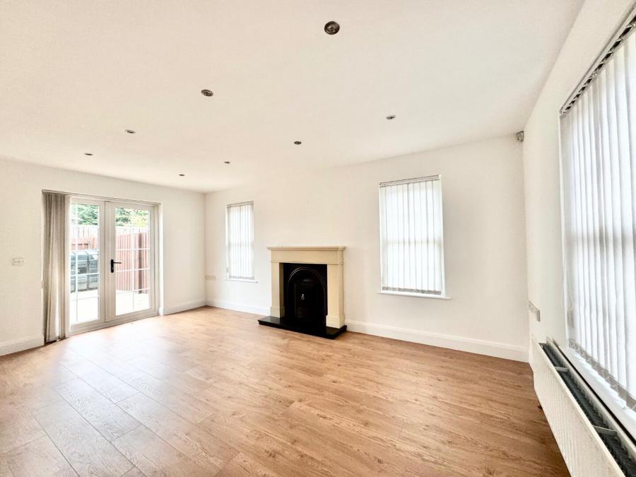 5 Camowen Mews