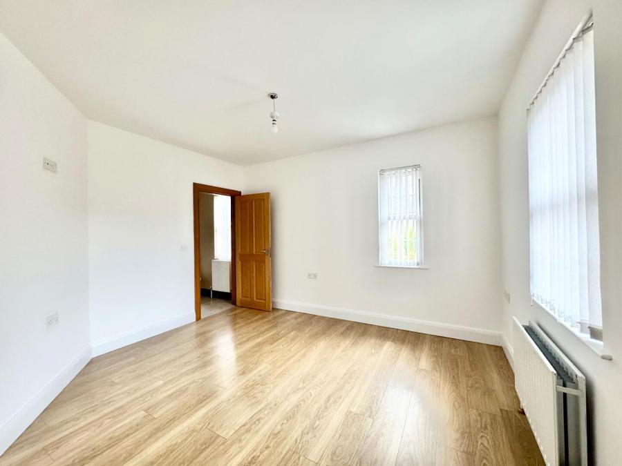 5 Camowen Mews