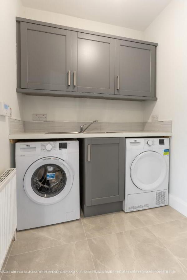 45, (With Sunroom), Camowen