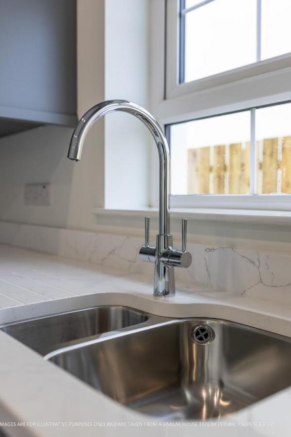 45, (With Sunroom), Camowen