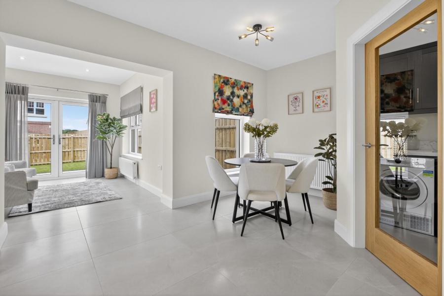 38, (With Sunroom), Camowen