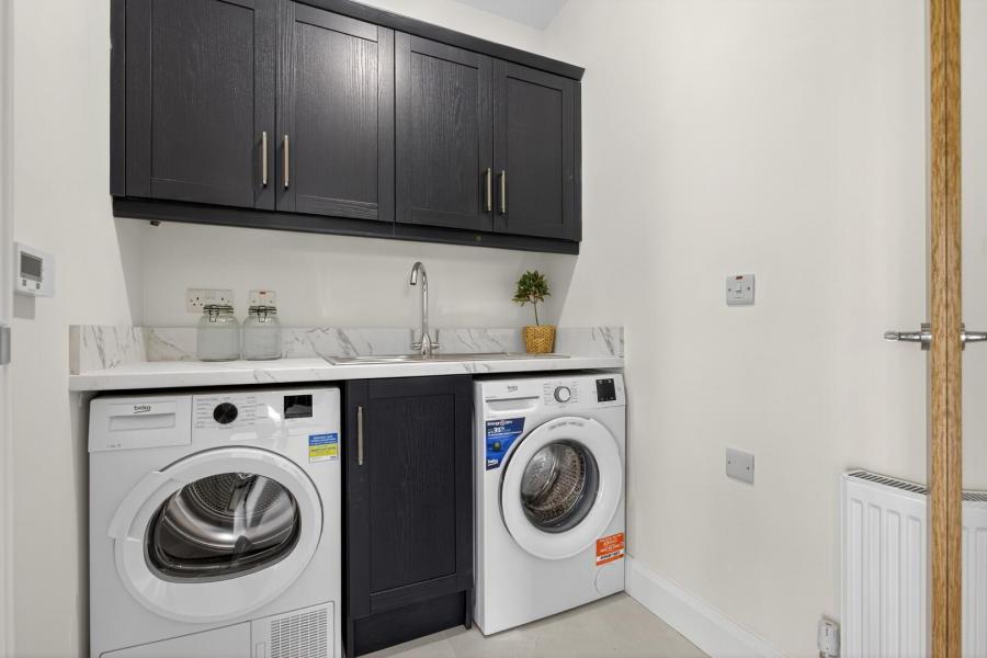 38, (With Sunroom), Camowen