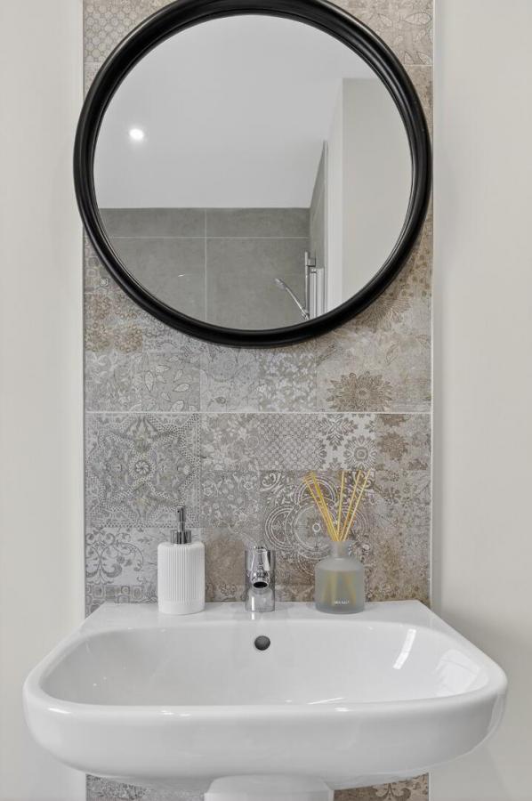 38, (With Sunroom), Camowen