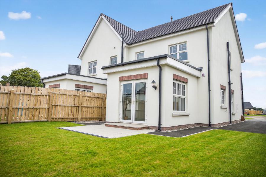 38, (With Sunroom), Camowen