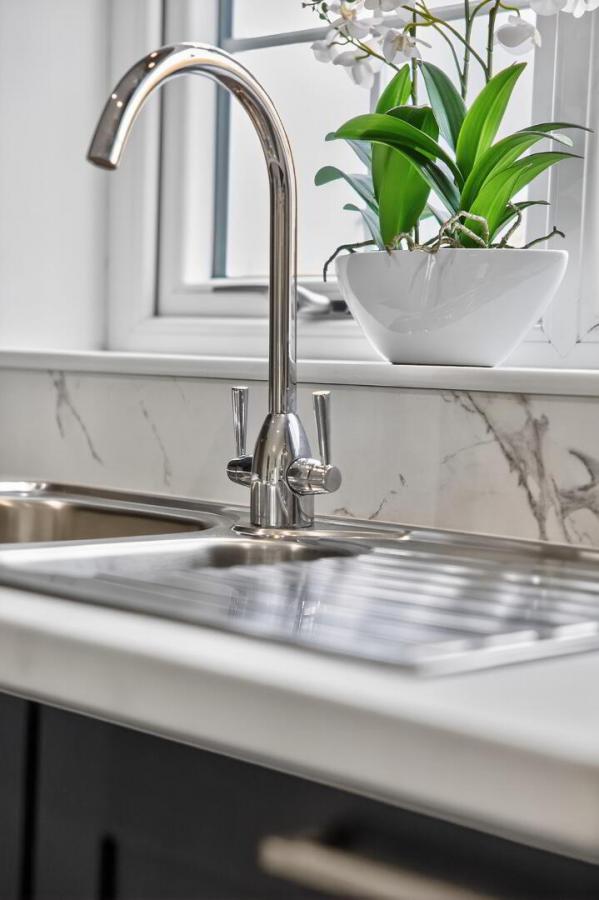 37, (With Sunroom), Camowen