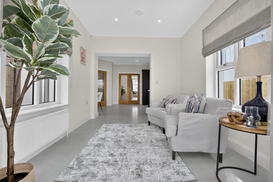 37, (With Sunroom), Camowen