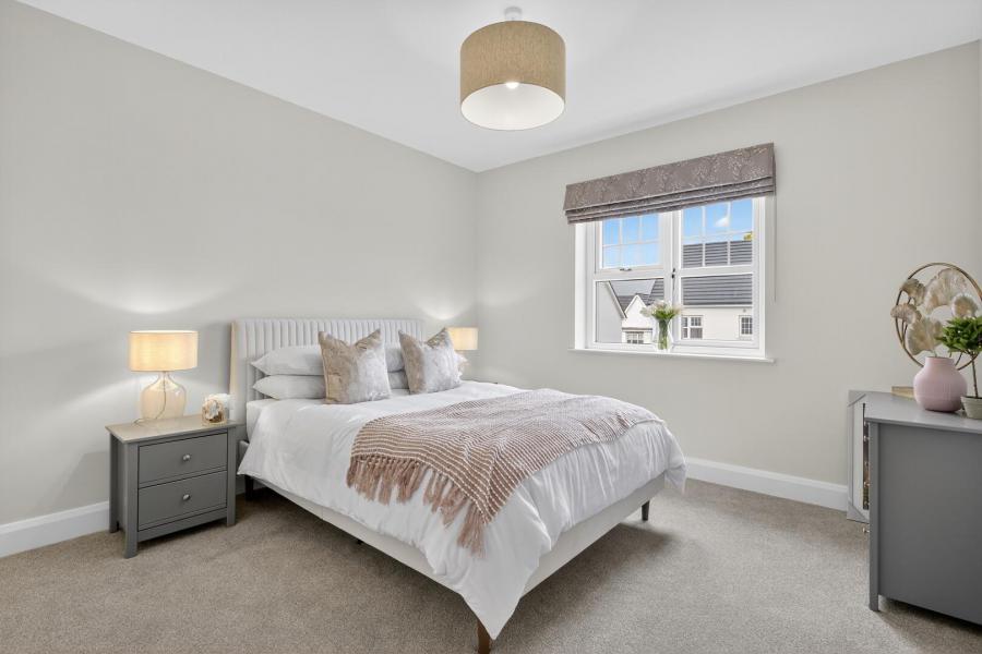 37, (With Sunroom), Camowen