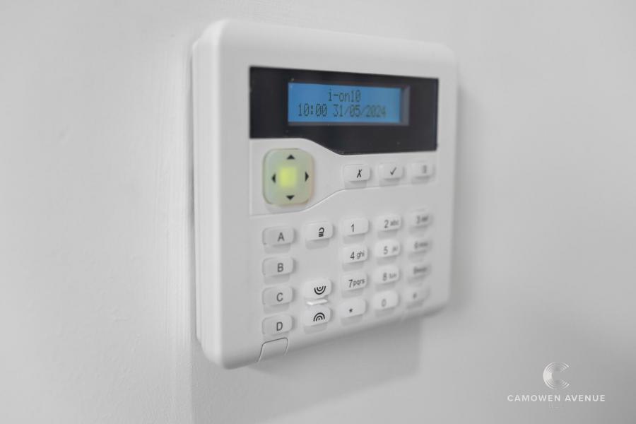 47, (With Sunroom), Camowen