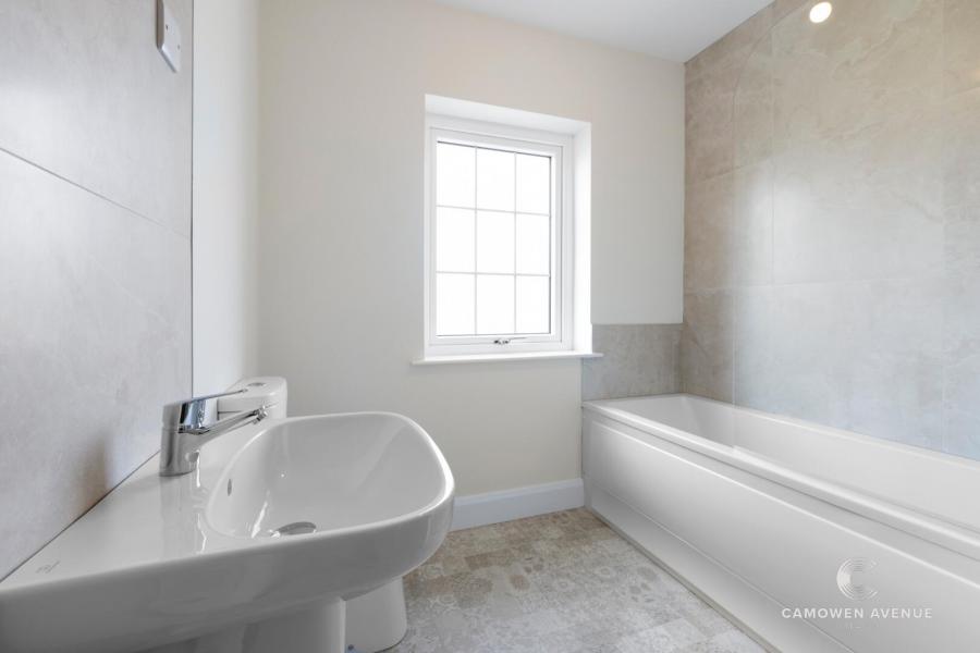 47, (With Sunroom), Camowen