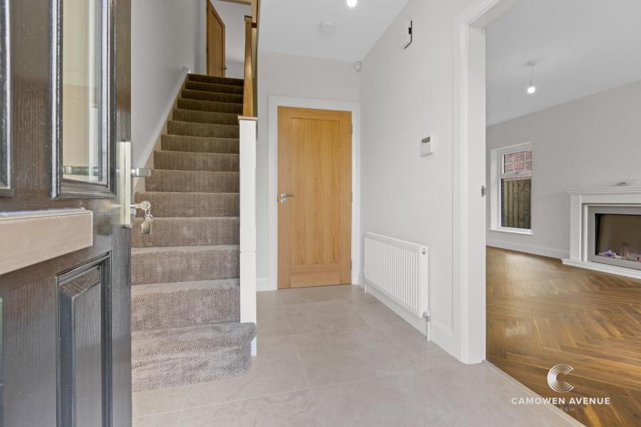 47, (With Sunroom), Camowen