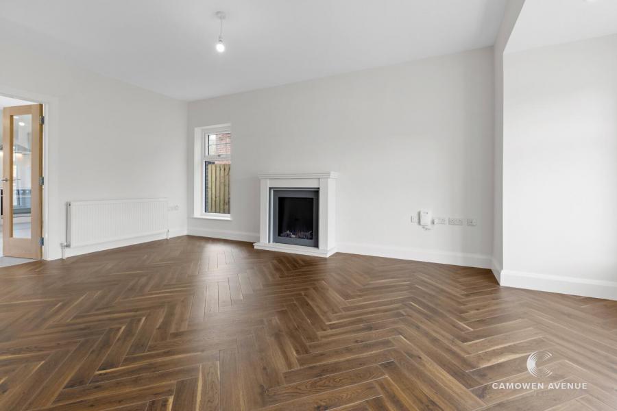 47, (With Sunroom), Camowen