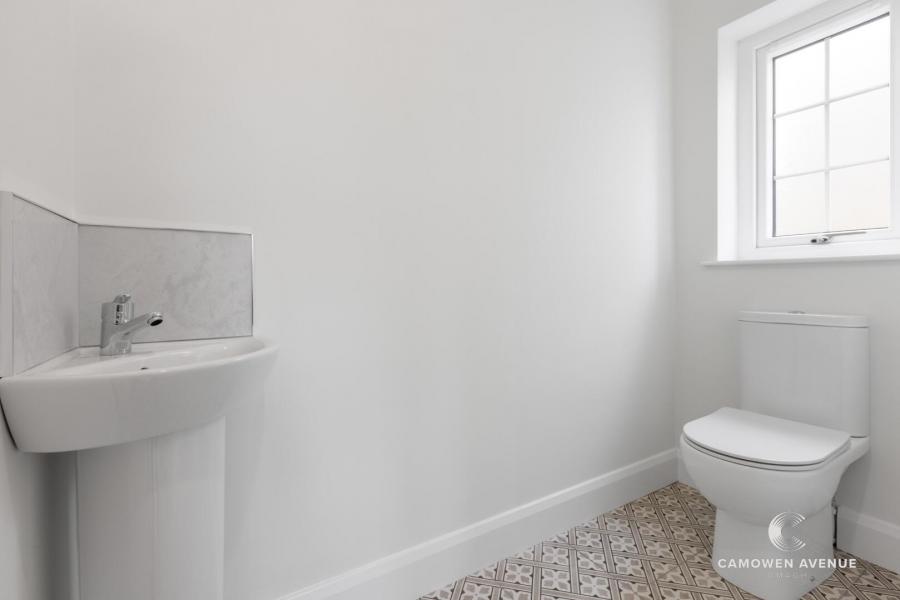 48, (With Sunroom), Camowen