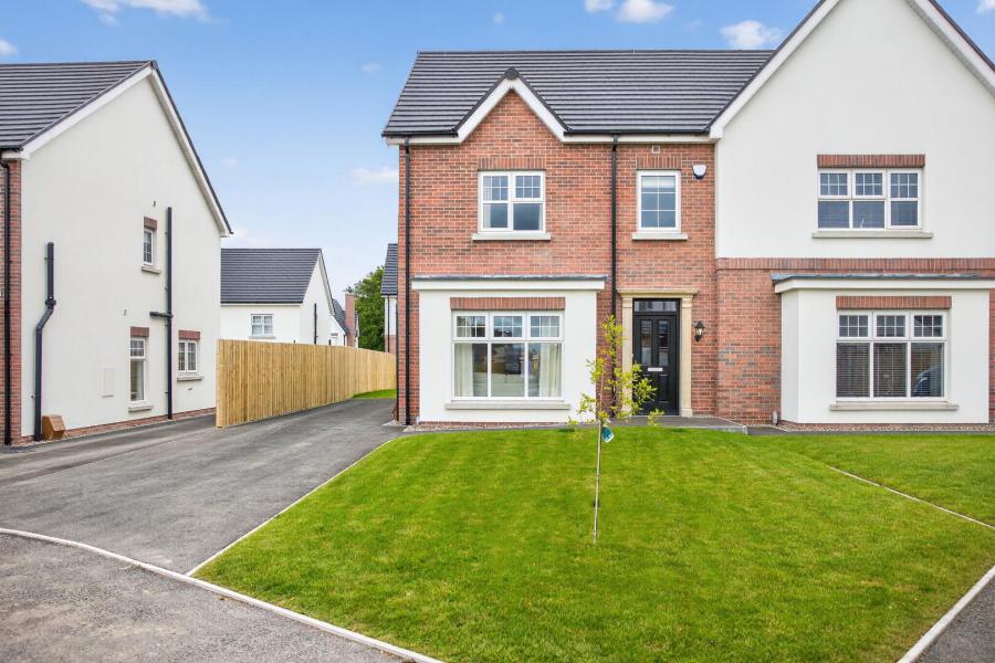 35, (With Sunroom), Camowen