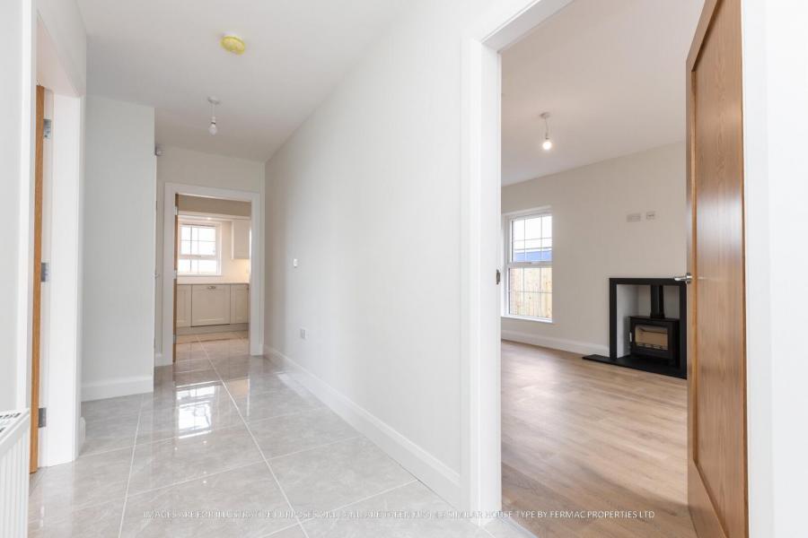 51, (With Sunroom), Camowen