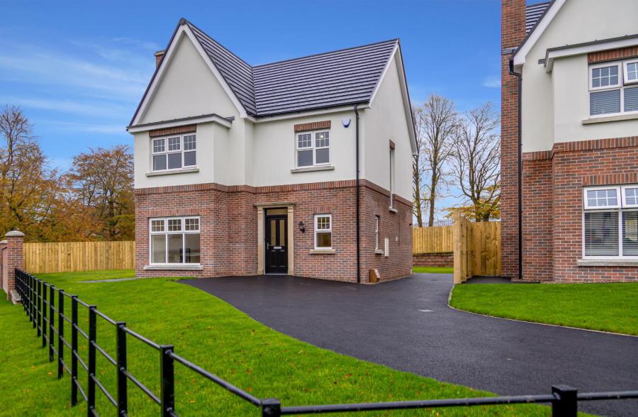 43, (With Sunroom), Camowen