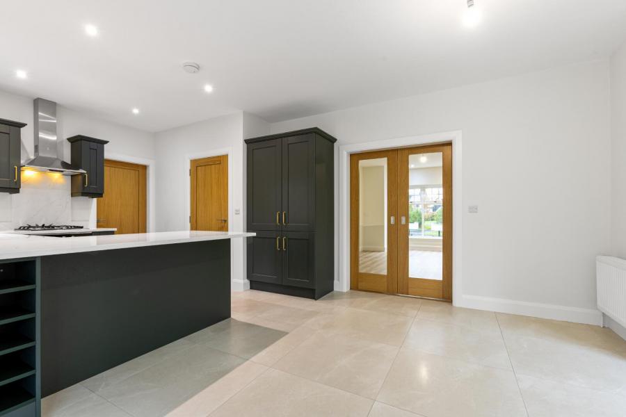 43, (With Sunroom), Camowen