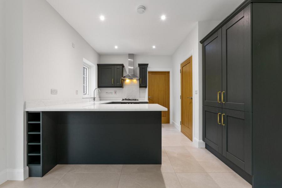 43, (With Sunroom), Camowen