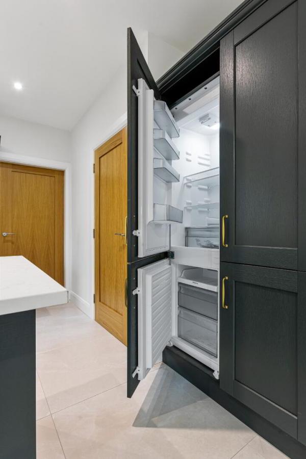 43, (With Sunroom), Camowen