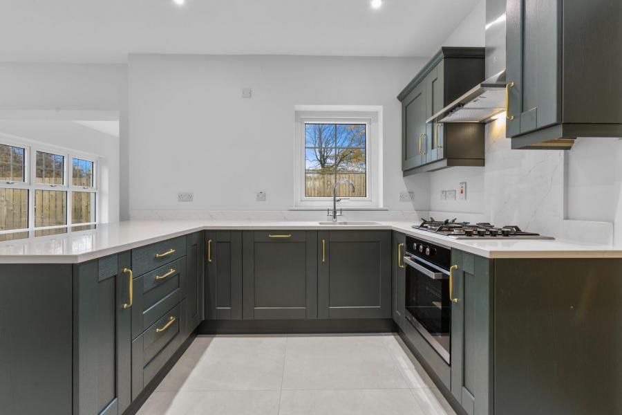 43, (With Sunroom), Camowen