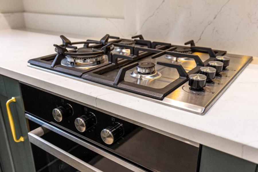 43, (With Sunroom), Camowen