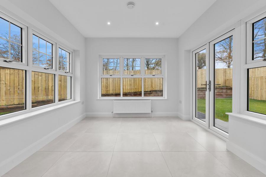 43, (With Sunroom), Camowen