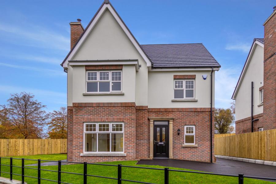 43, (With Sunroom), Camowen