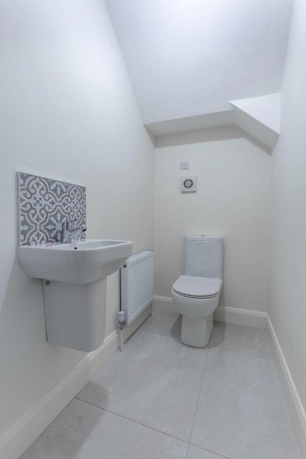 43, (With Sunroom), Camowen