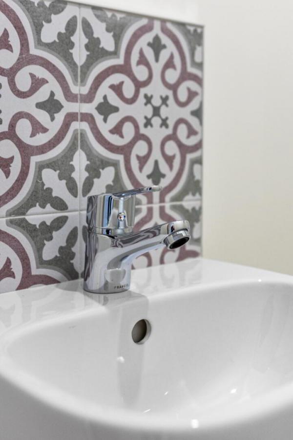 43, (With Sunroom), Camowen