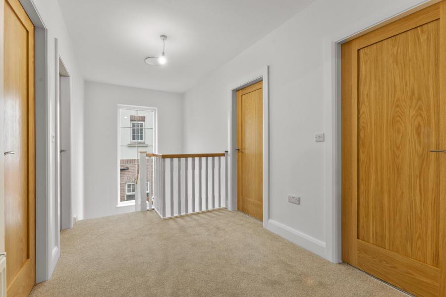 43, (With Sunroom), Camowen