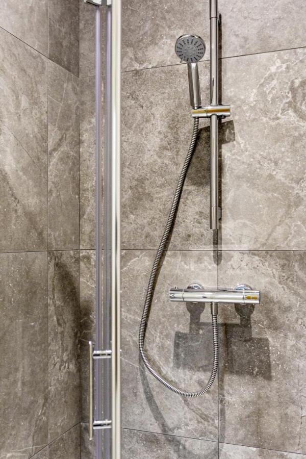 43, (With Sunroom), Camowen