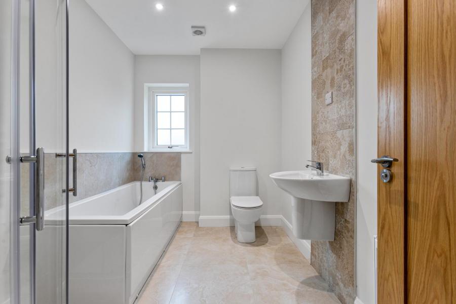 43, (With Sunroom), Camowen