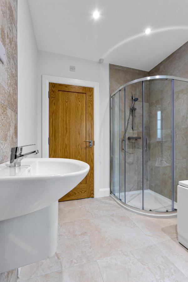 43, (With Sunroom), Camowen