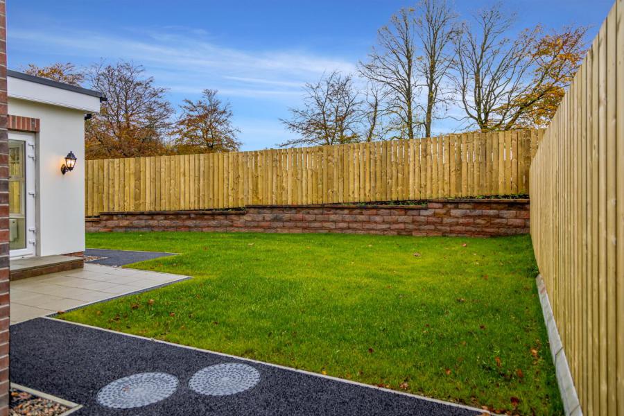 43, (With Sunroom), Camowen