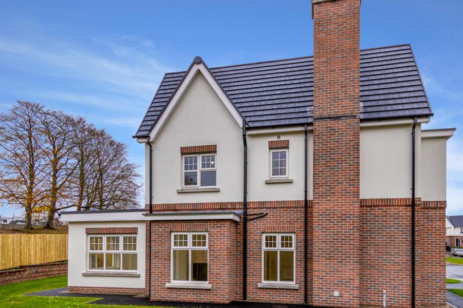 43, (With Sunroom), Camowen