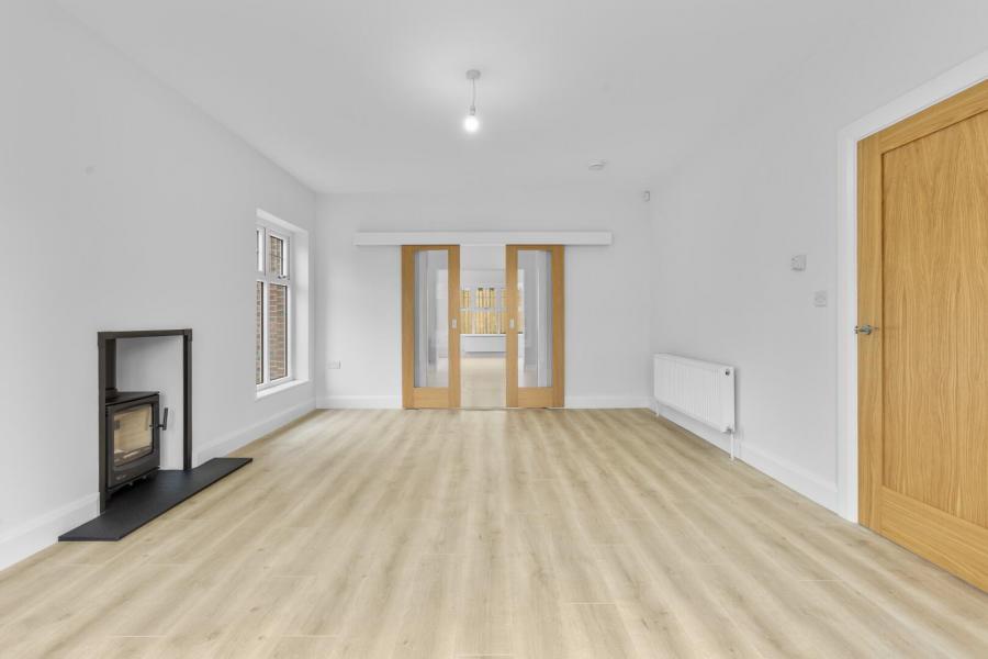 43, (With Sunroom), Camowen