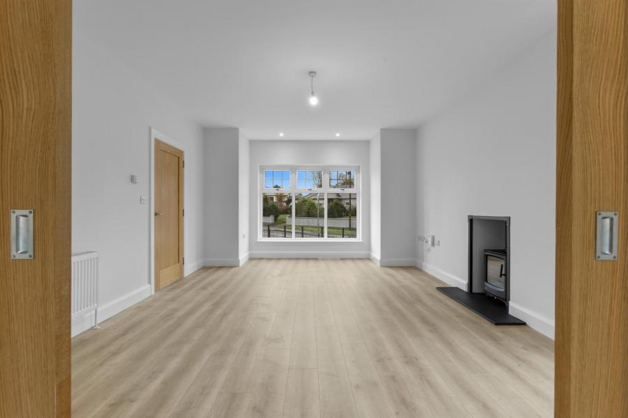 43, (With Sunroom), Camowen